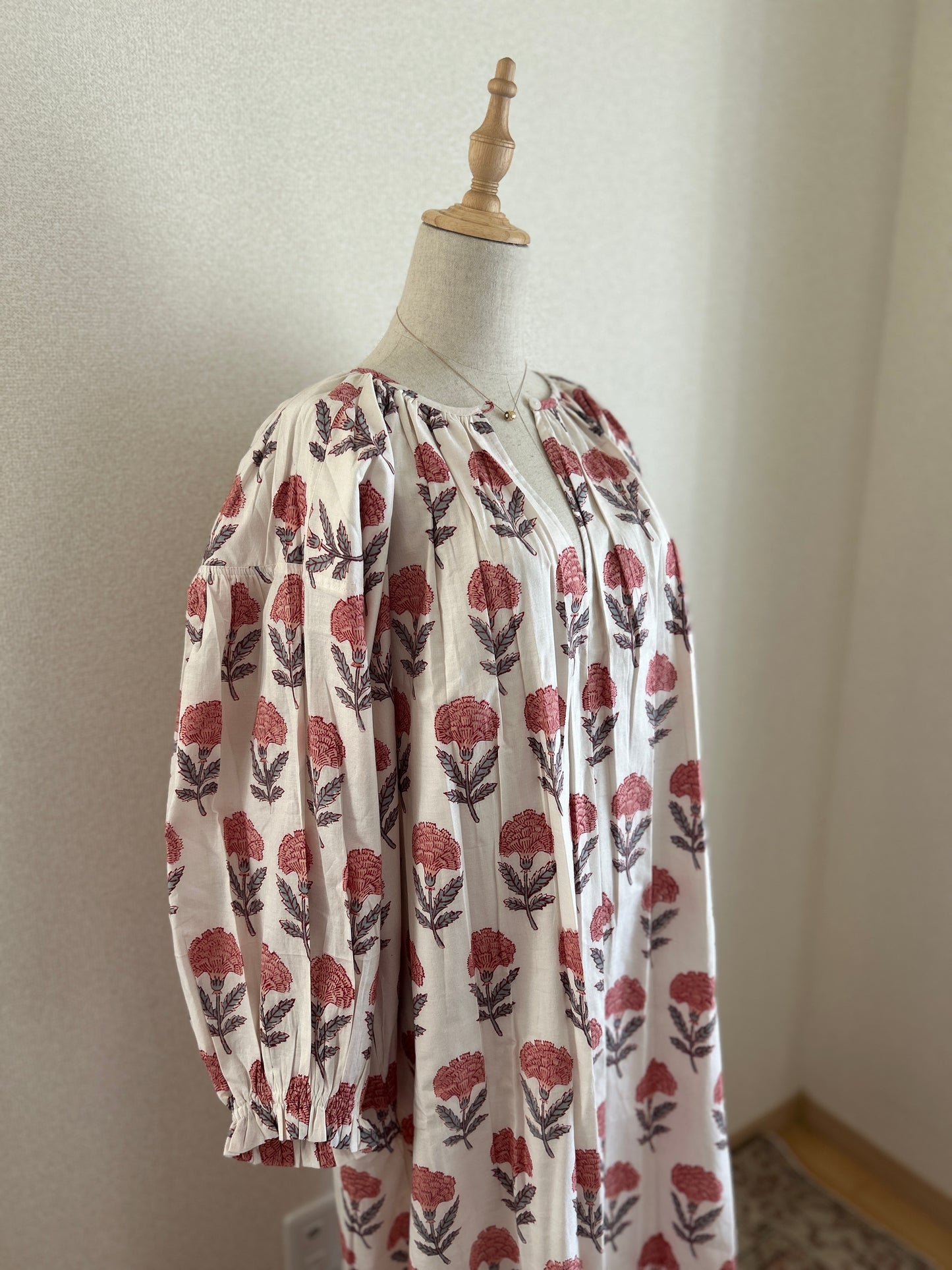 (sale!即納)袖口のデザインが可愛いカフタンワンピース(ホワイトレッドフラワー)