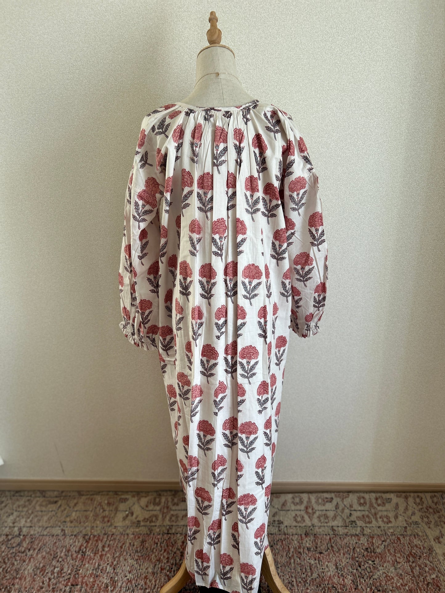 (sale!即納)袖口のデザインが可愛いカフタンワンピース(ホワイトレッドフラワー)