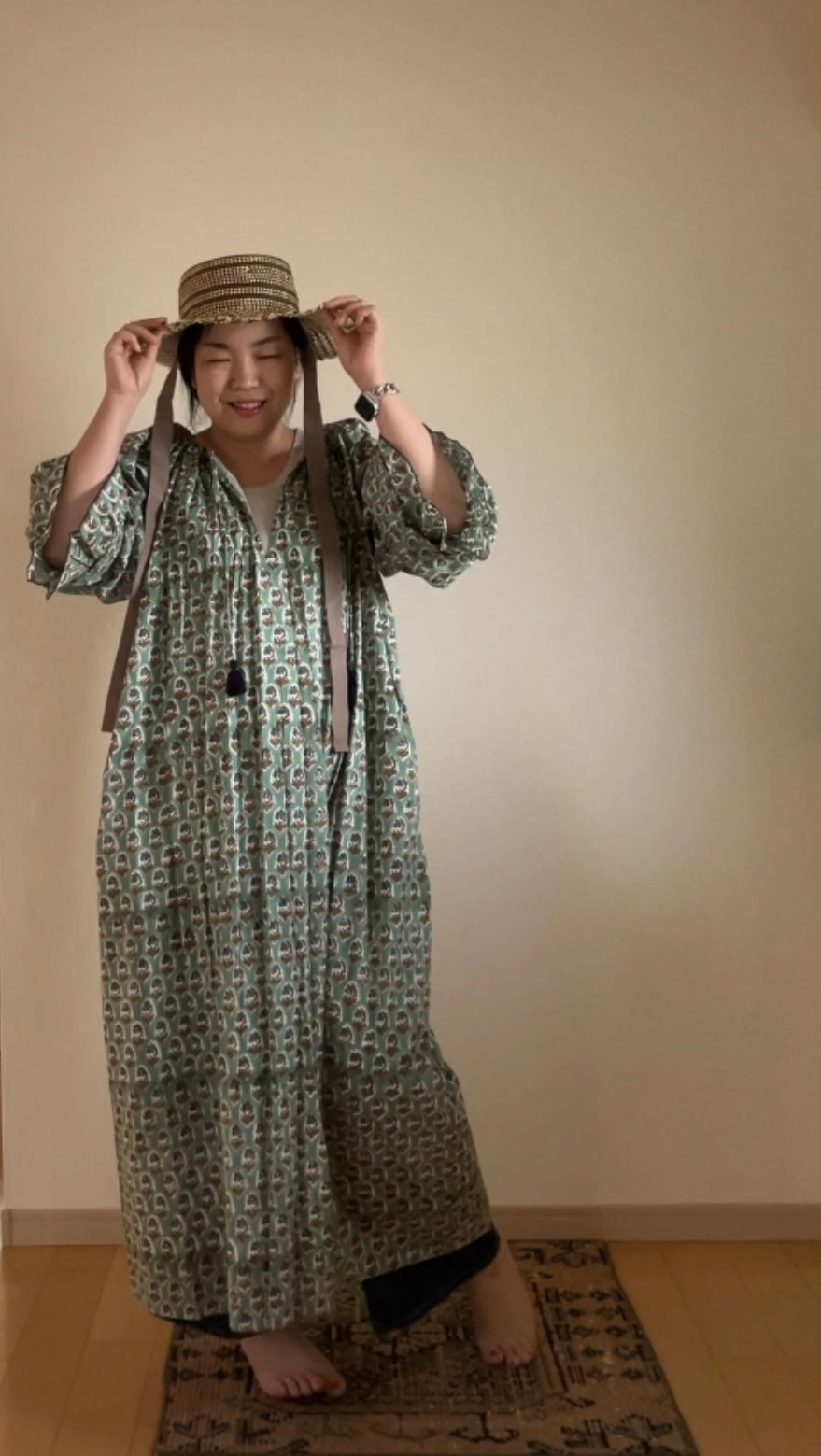 （残り１点即納）キャンディスリーブとタッセルが可愛いワンピース（グリーン小花柄）